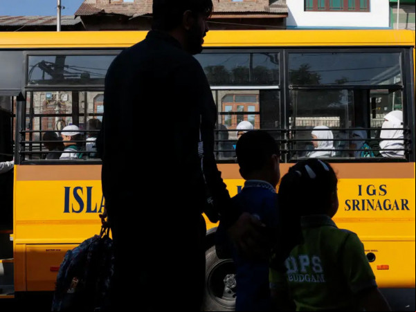 Ataque suicida contra ônibus escolar deixa cinco mortos no Paquistão